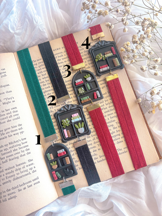 Market Exclusive Black Bookcase Bookmark