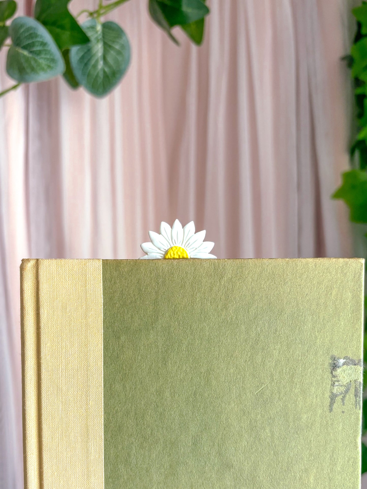 Daisy Paperclip Bookmark