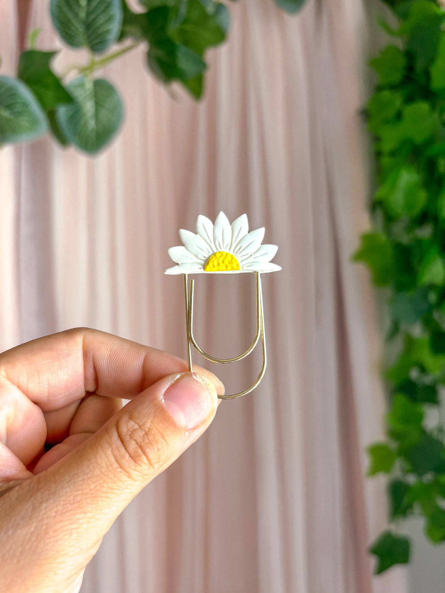 Daisy Paperclip Bookmark