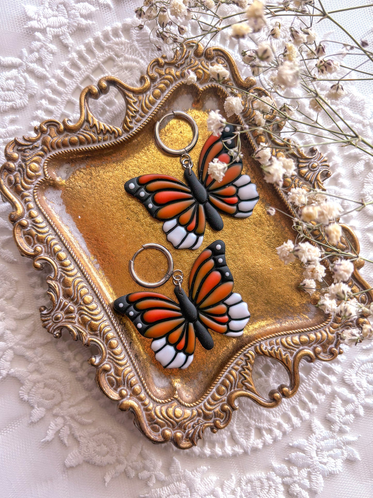 Monarch Dangles