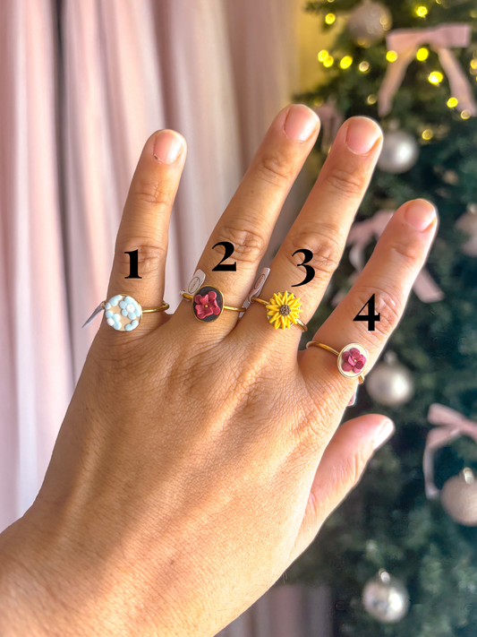 Market Exclusive Gold Floral Rings