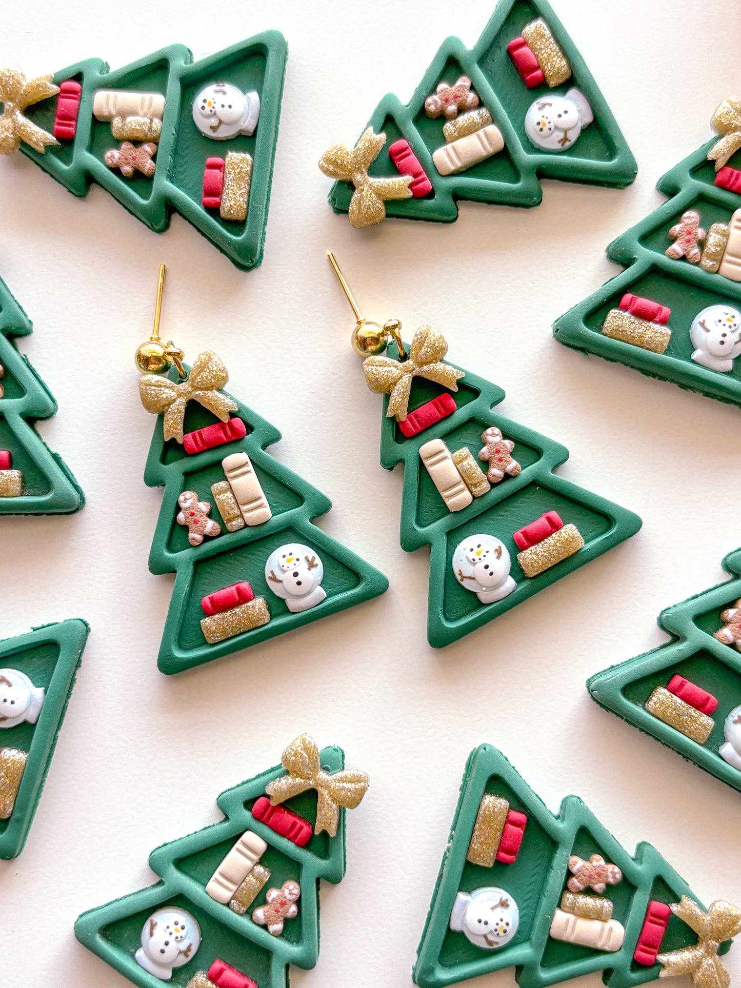 (MTO) Christmas Bookcase Dangles