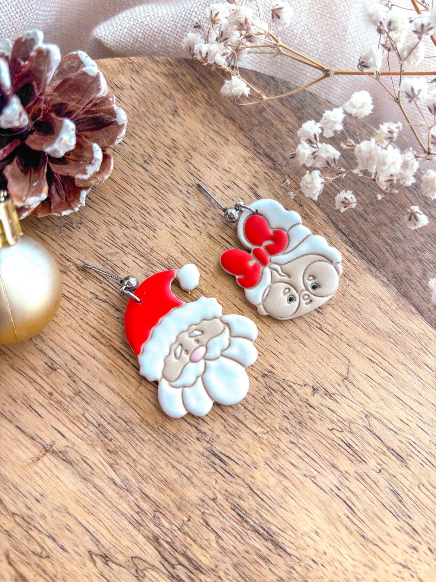 Santa and Mrs. Clause (medium skin tone) Dangles