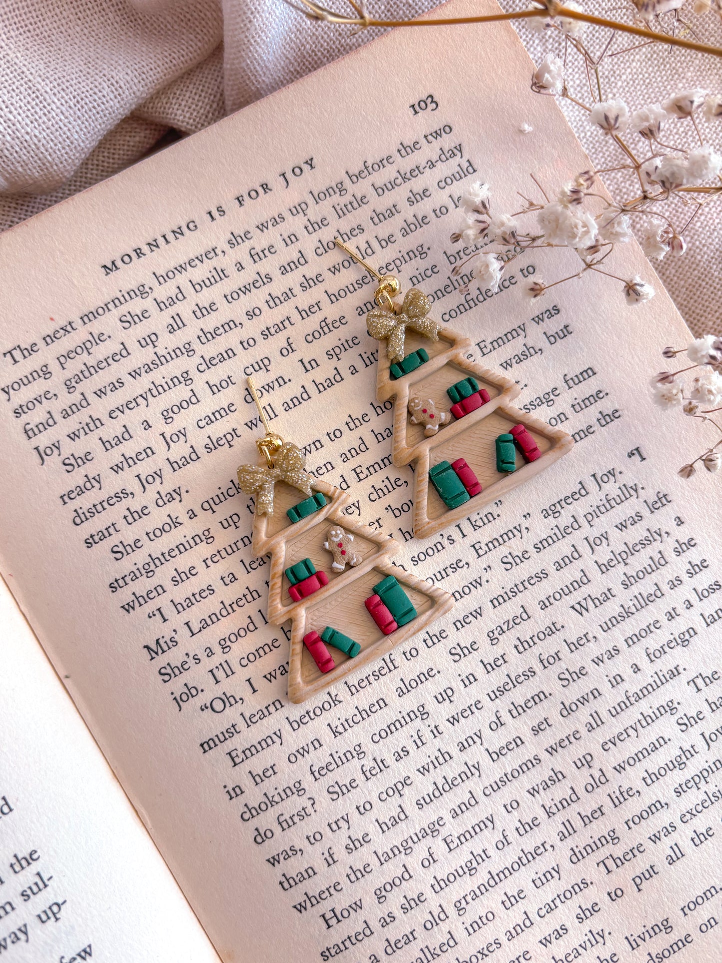 Christmas Bookcase Dangles