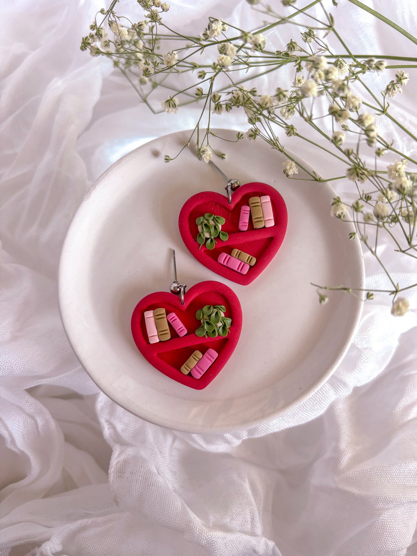 Valentines Day Bookshelf Dangles