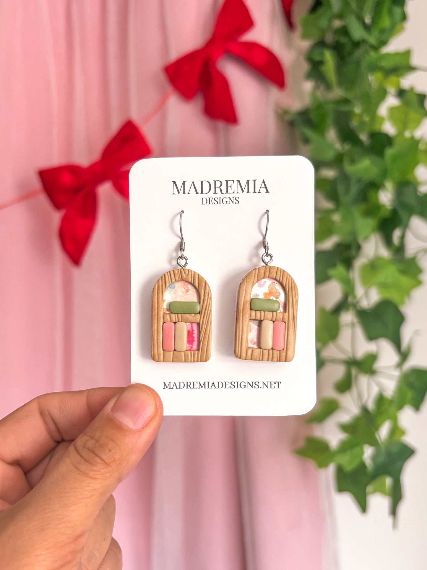 Wallpaper Bookcase Dangles