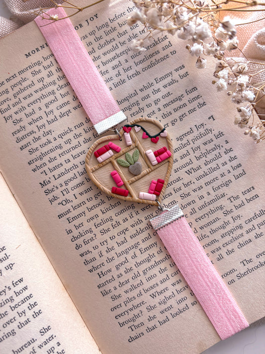 Heart Bookshelf Bookmark