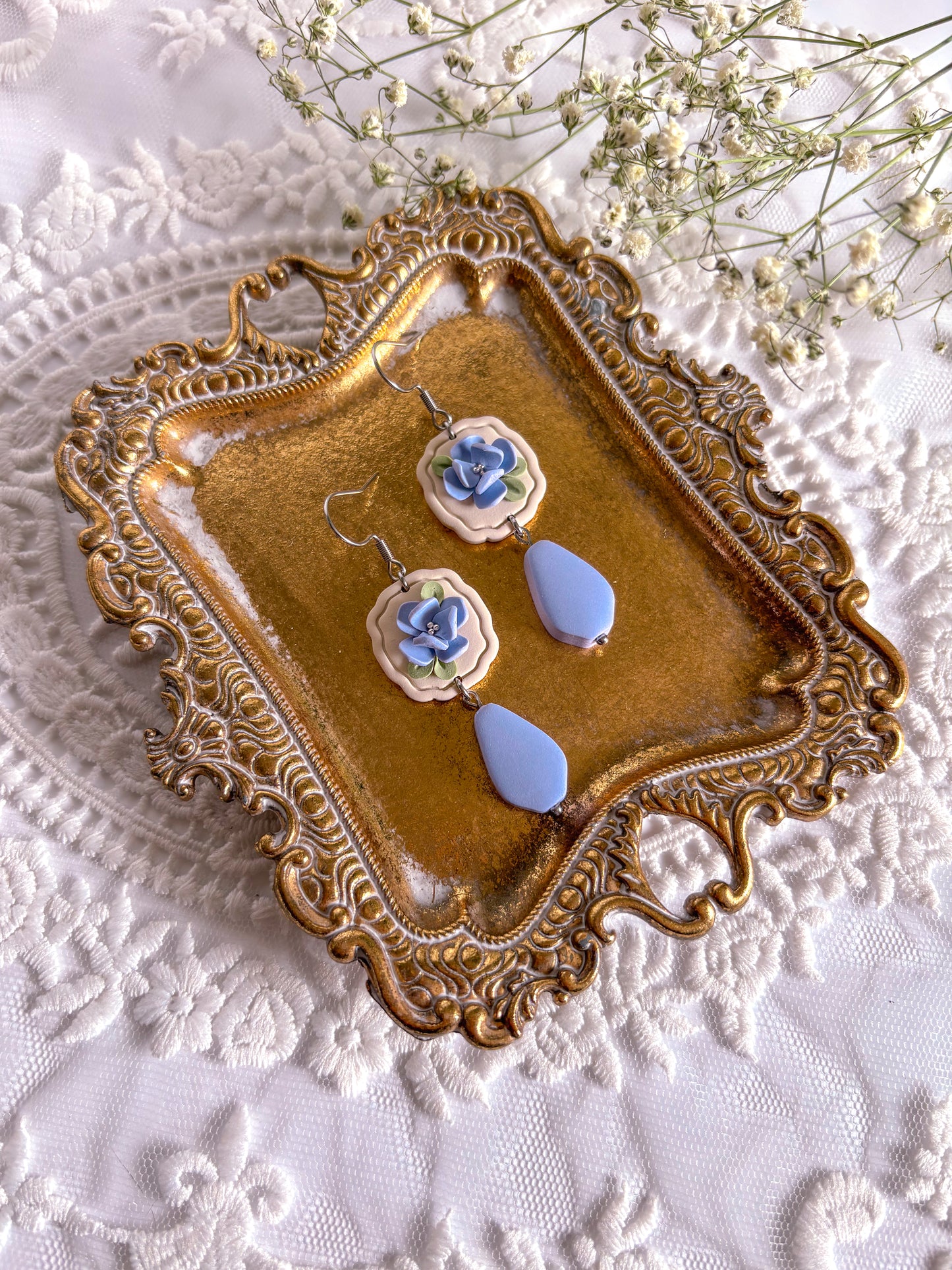 The Lavinia Dangles