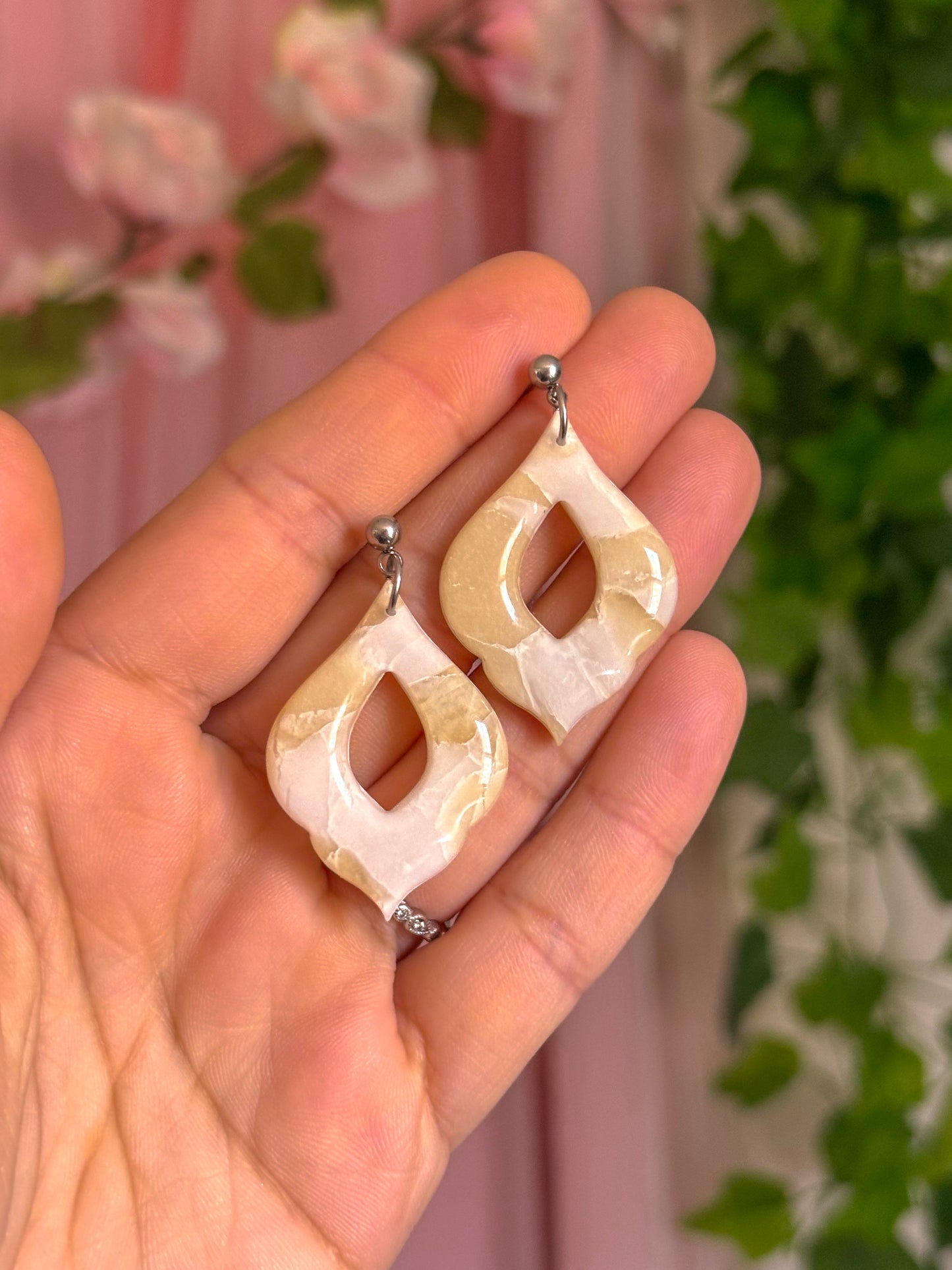 The Albina Dangles