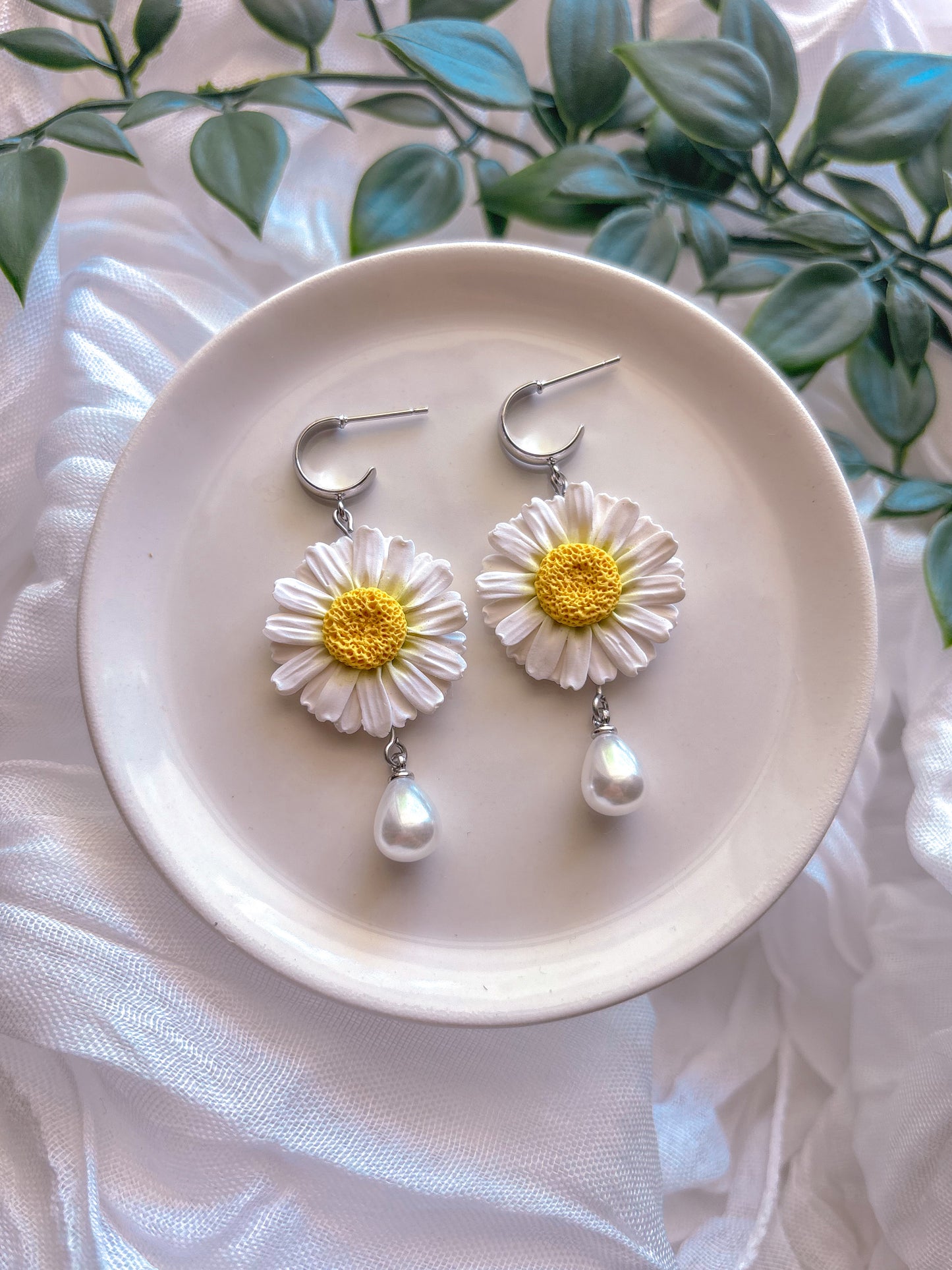 Small Daisy and Pearl Dangles