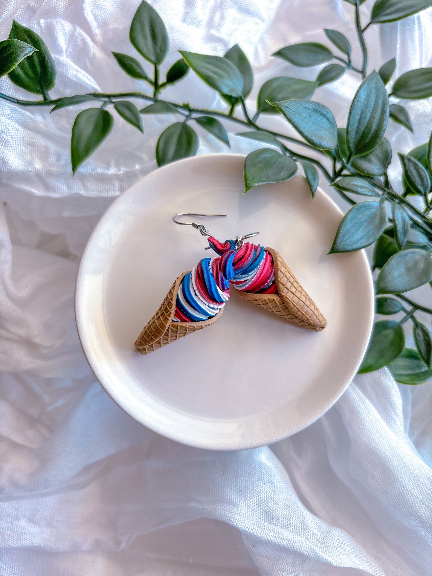 Americana Swirl Ice Cream Dangles